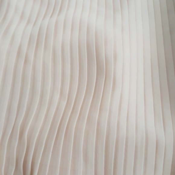 Blush tiered, pleated faux chiffon dress - Picture 4 of 4